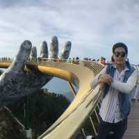 สะพานบนมือยักษ์ Golden Bridge