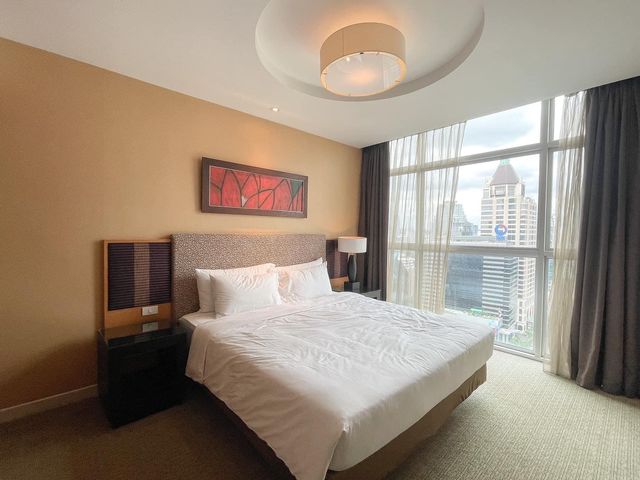 เปลี่ยนบรรยากาศนอนในเมือง Urbana Sathorn Hotel 