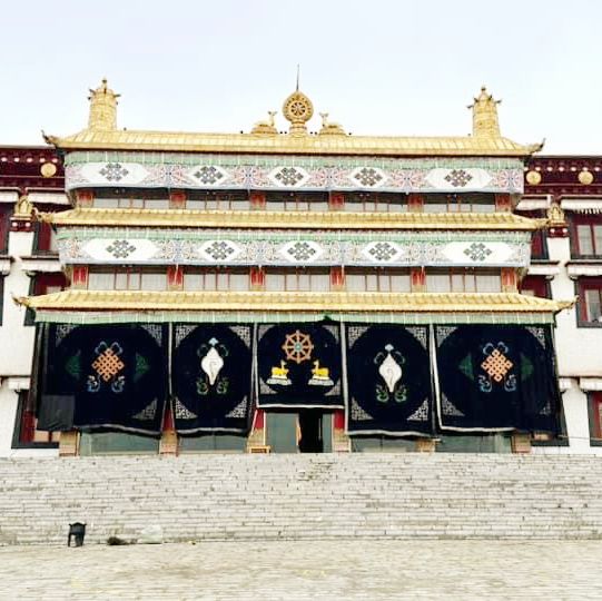 Onto the Tibetan Plateau - Litang to Yading