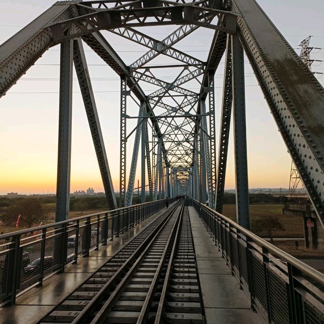 高屏舊鐵橋 夕陽餘暉美不勝收