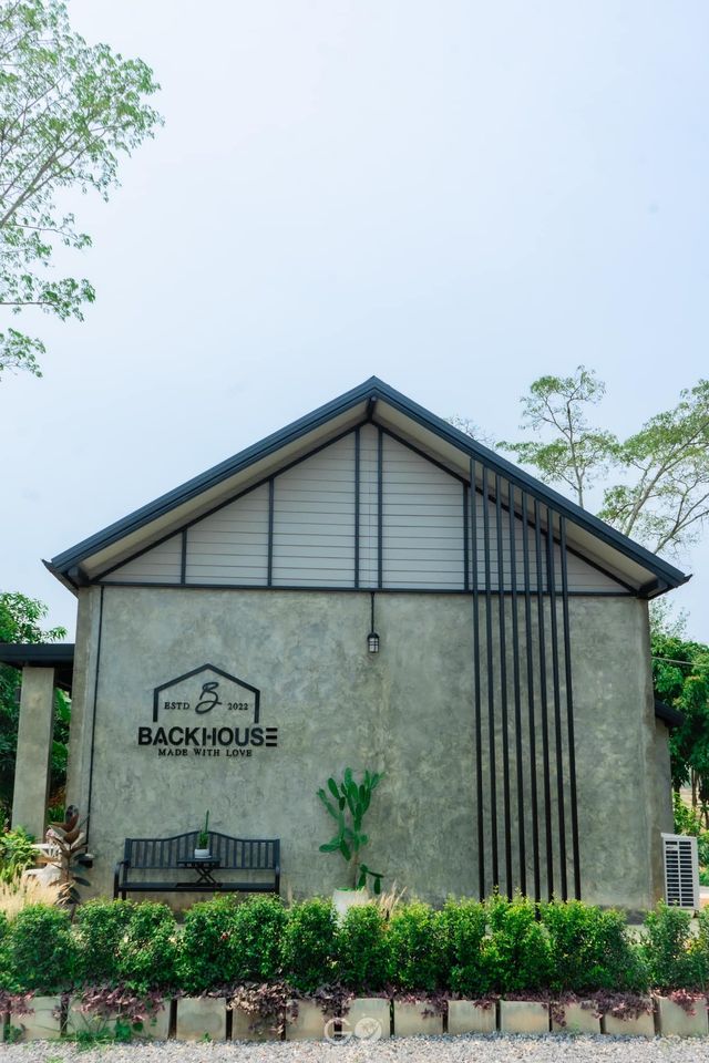 BACK HOUSE CAFE’ 