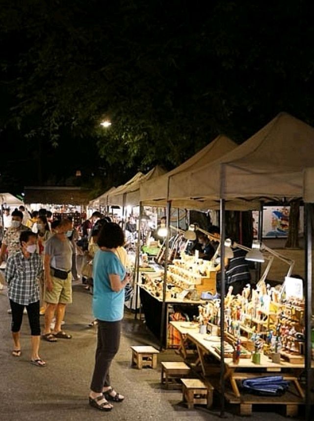 CICADA MARKET ตลาดนัดกลางคืนชื่อดั​งของหัวหิน