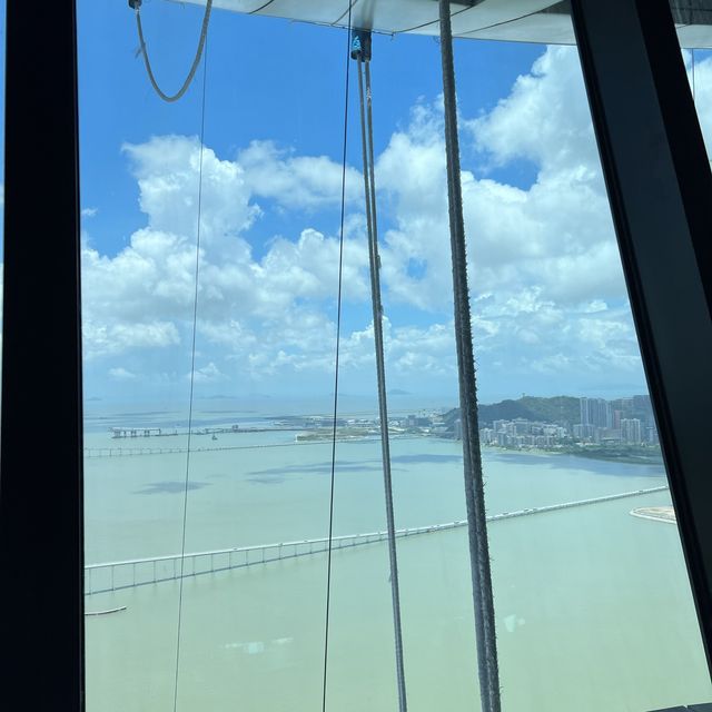 睇笨豬跳的旋轉餐廳