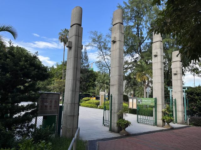 宋皇臺遊覽重點：刻有「宋王臺」三個大字的石碑