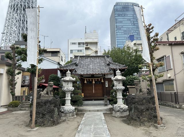 東京・押上。スカイツリーが写り込む景色『押上天祖神社』
