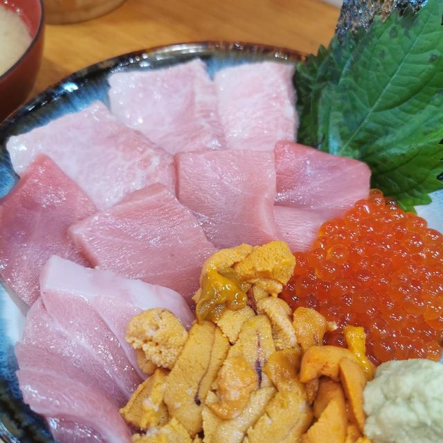 海鮮狂熱！木津卸壳市場的新鮮海鮮丼！🦀🍣🐟 