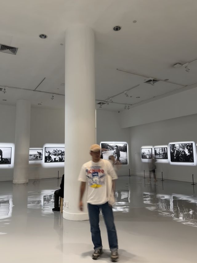 ถ่ายรูปชิล ณ หอศิลป์กรุงเทพ