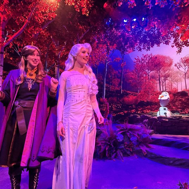 【 一齊投入香港迪士尼樂園「魔雪奇緣世界」】