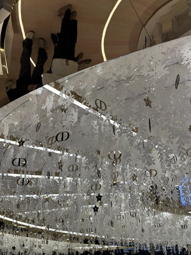 香港|K11 Musea金光閃閃Dior聖誕樹💫 香港|K11 Musea金光閃閃Dior聖誕樹💫