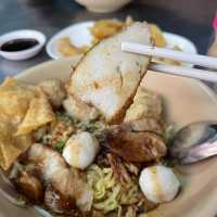 ทานบะหมี่ รับปีมังกร ที่ตลาดน้อย