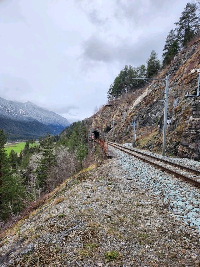 【瑞士鐵路】瑞士東部山區地標：伯爾納特快車&冰川快車的象徵與海報！