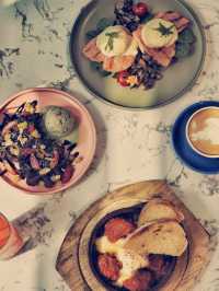 Mr & Mrs Cafe