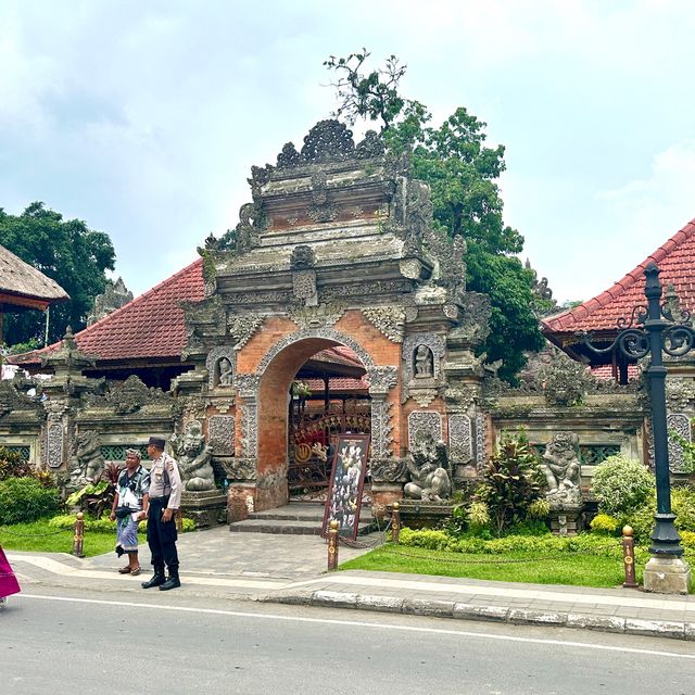 【インドネシア/バリ】ウブドでバリ島の文化遺産を体験できる人気観光スポット「ウブド王宮」