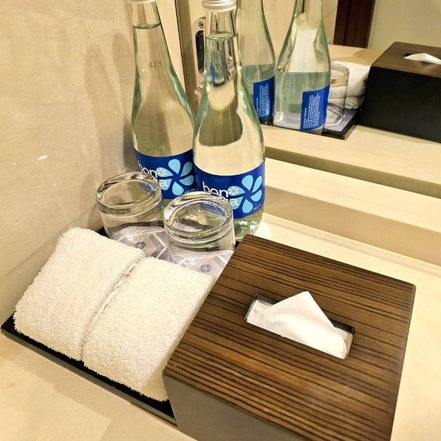 飯店樓下就是K11百貨，外加尖沙咀地鐵站，完美