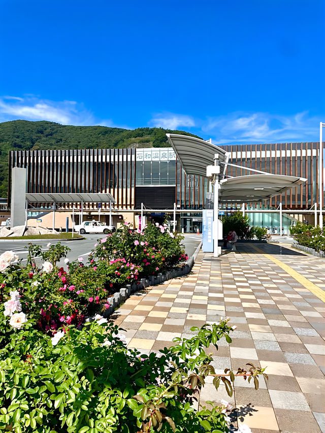 【石和温泉駅中ワインサーバー/山梨県】山梨のワインを堪能するならココ！