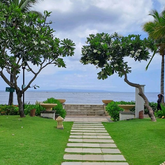 EXPLORING ONE OF THE BIGGEST POOL IN NUSA DUA