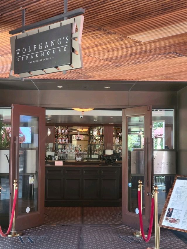 ウルフギャング・ステーキハウス ワイキキ店でランチ