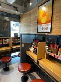 【ステーキ屋松国分寺店/東京都】手頃な価格のステーキとサラダ