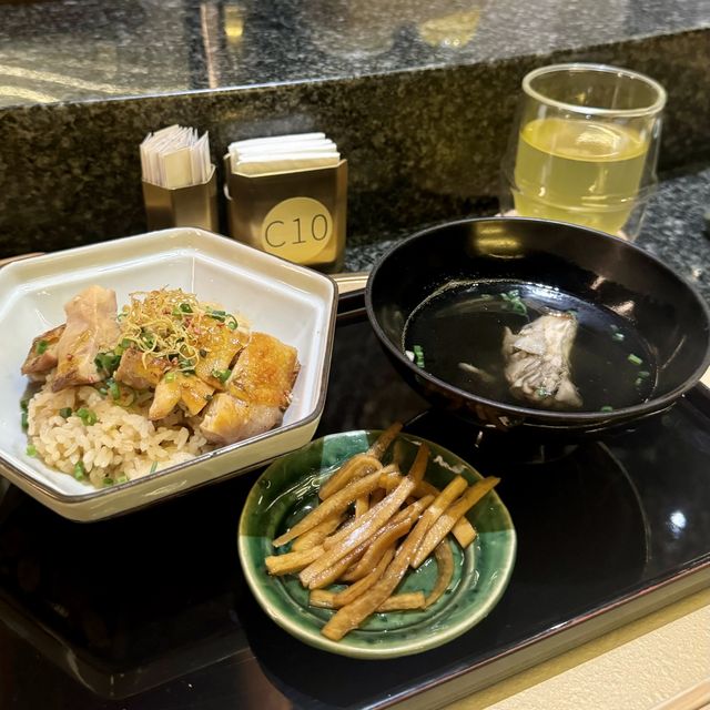 野岩炙·極炙來自於台灣，是國內唯一一個連續五年獲得米芝蓮推薦的燒肉品牌