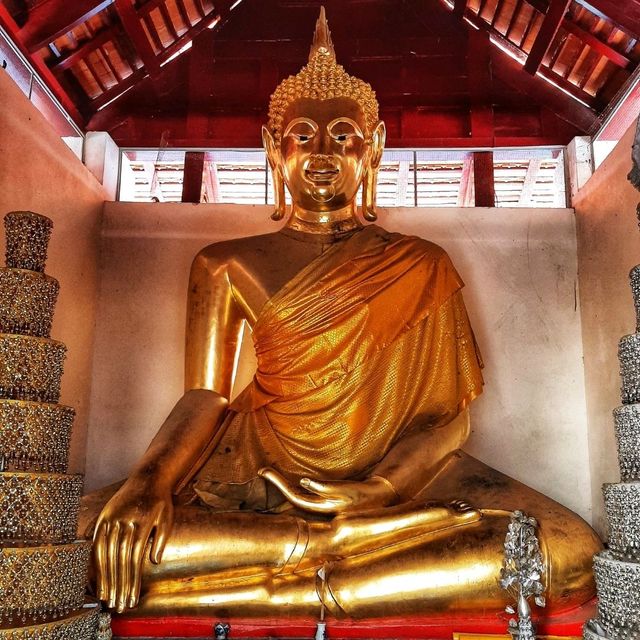 วัดพระศรีรัตนมหาธาตุ  สักการะพระพุทธชินราช