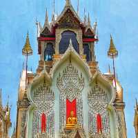 เยือนย่านพุทธสถานศิลป์แห่งเมืองเพชร