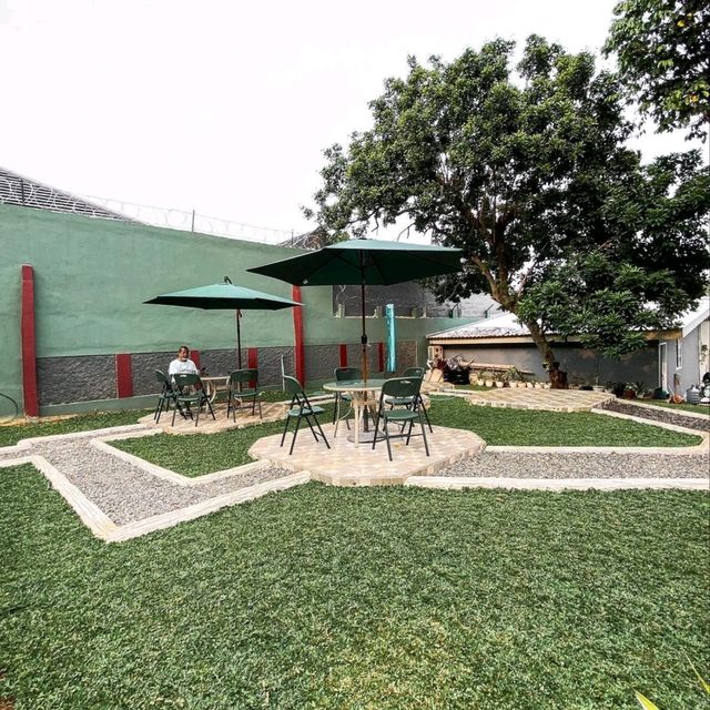 GREEN COFFEE HOUSE | COZY ALLEYWAY COFFEE SHOP FOR RELAXING