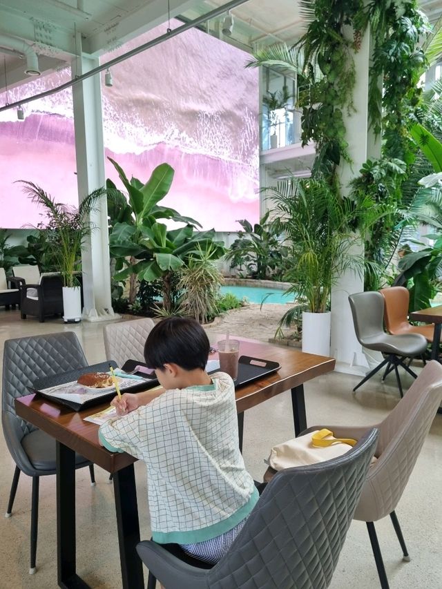 더운 여름 카페데이트 장소로 딱