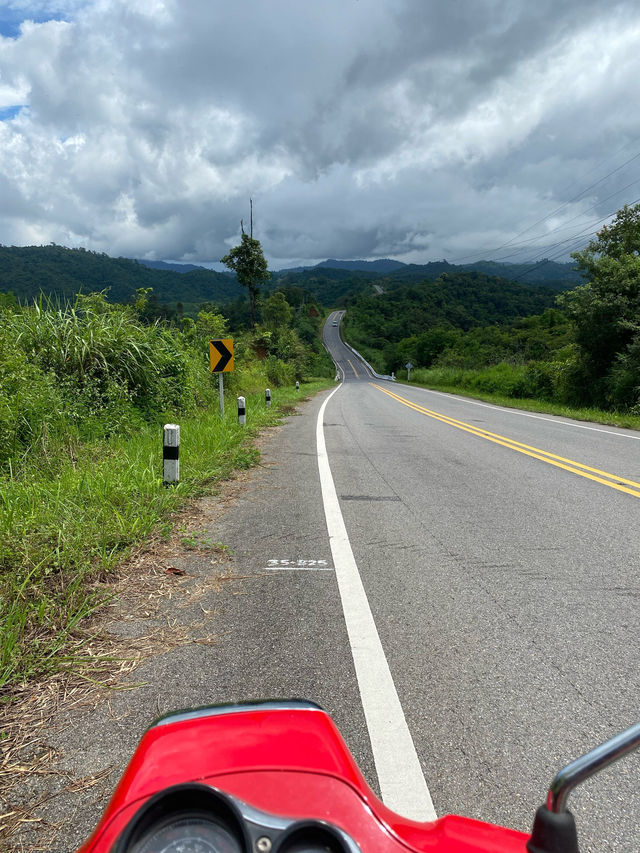 ฤดูฝนที่ถนนลอยฟ้า จ.น่าน 🛵⛰️🌧️🛣️