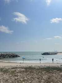 นั่งเล่นรับลมริมหาดระยอง