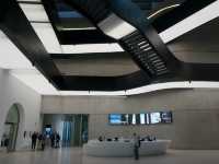 【イタリア・ローマ】黒い階段に導かれて巡るローマ・イタリア初の国立現代美術館MAXXI
