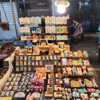 ถนนคนเดินวัวลาย:Wua Lai Walking Street 