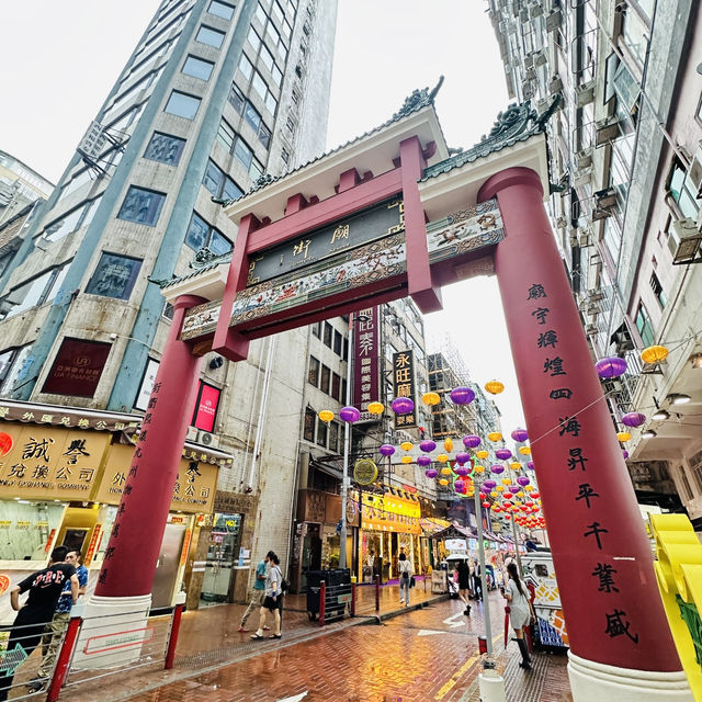 Temple Street Night Market: Hong Kong’s Cultural Heartbeat