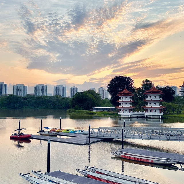 Explore Dragon Boat Adventures near Singapore’s Jurong Lake!