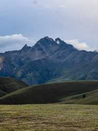 🇨🇳 Grassland below Genie Mountain