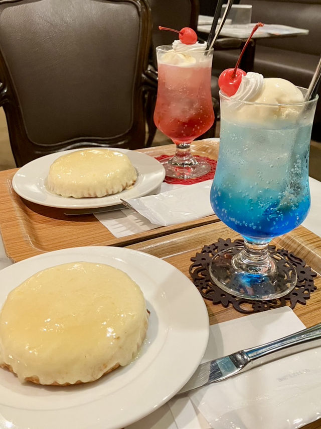 テレビでも有名なデンマークチーズケーキ✨スポンジの上に伸び〜るチーズ🧀