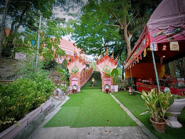 วัดเขาทุเรียน(วัด)สีชมพู  จ.นครนายก