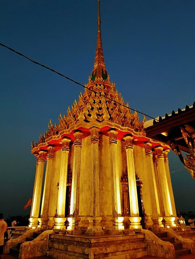 รอยพระพุทธบาทวัดเขาดีสลัก