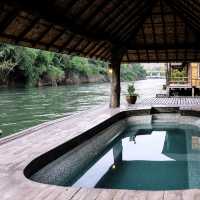 นอนชิลริมน้ำแควที่ไทรโยควิว รีสอร์ท