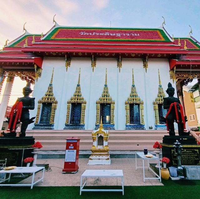 泰國曼谷具有特色的曆史古跡寺廟景點:Wat Pradittharam (Wat Mon)，巨大金色臥佛，適合拍照📸打卡。