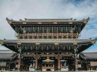 灰色天空下的寧靜：一段京都寺廟之旅