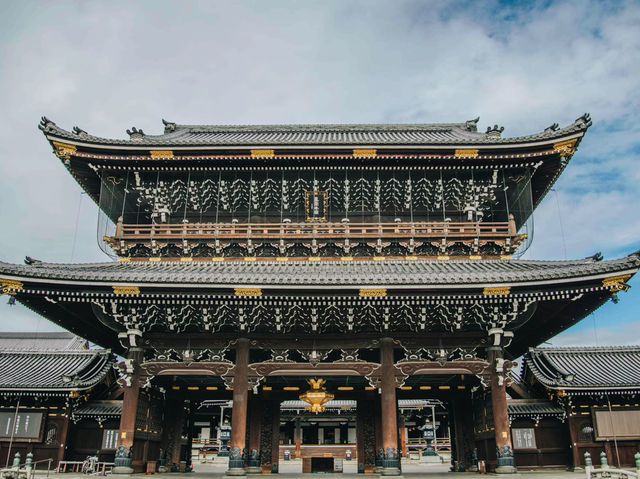 灰色天空下的寧靜：一段京都寺廟之旅