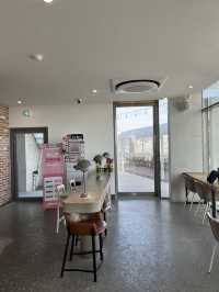 야외 오션뷰 테라스가 있는 경주 대형 베이커리 카페