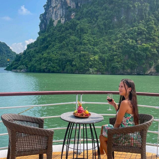🚢 Experience an Unforgettable Luxury Cruise Holiday in Vietnam! 🇻🇳✨