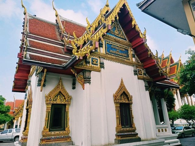泰國曼谷湄南河畔著名皇家古跡寺廟景點：Wat Ratchaburana Ratchaworawihan 拉嘉布拉那寺，適合拍照📸打卡冥想