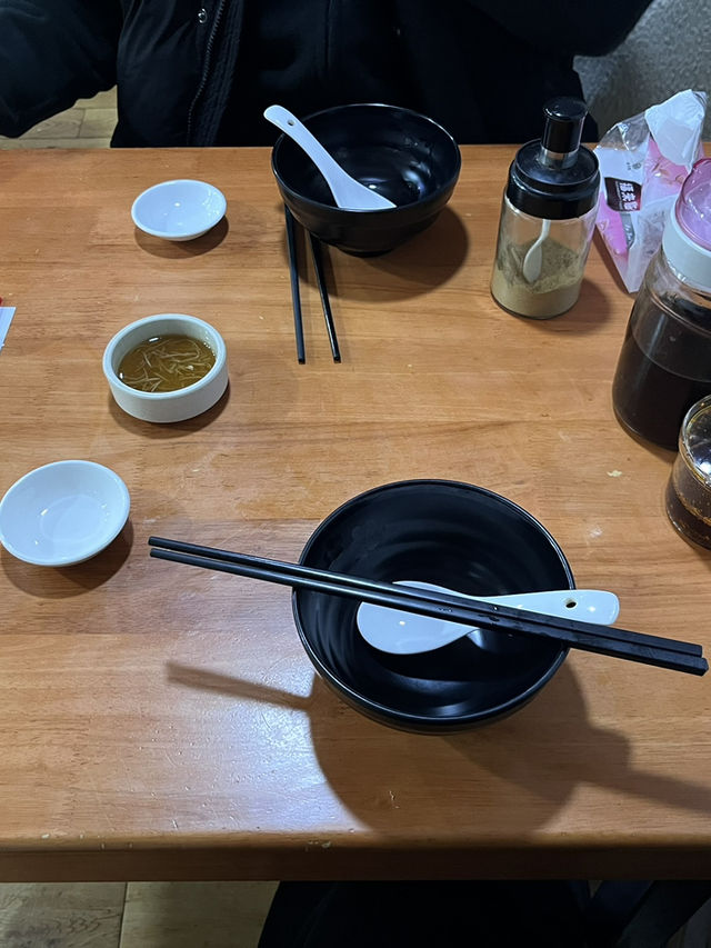 현지인들도 줄서서 먹는 ‘라이라이 샤오롱’🇨🇳