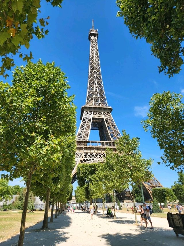 จุดถ่ายรูป Eiffel tower เด็ดๆ