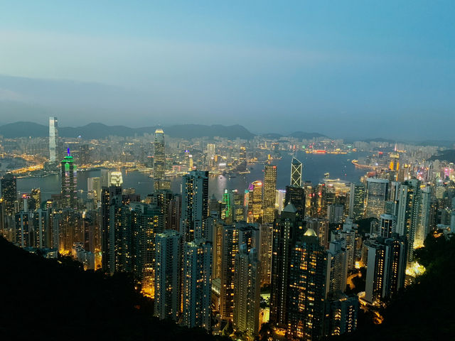 The Peak: From Fiery Sunset to Glittering Skyline ✨🌆