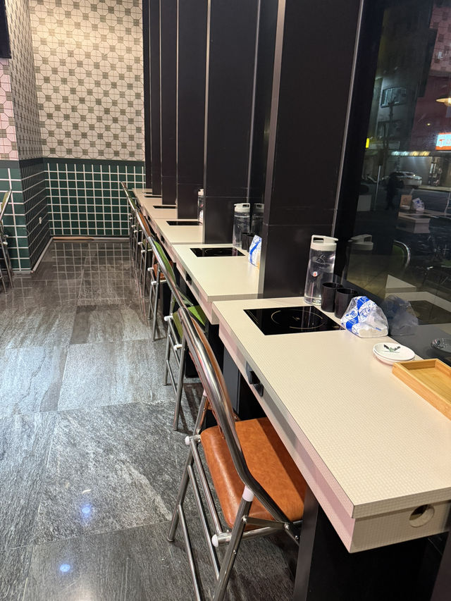 桃園｜一雞鍋｜港式雞煲火鍋 。桃園藝文店
