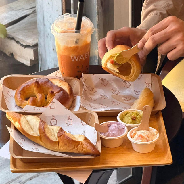 Wabi's🥐 -ร้านขนมปังสุดฮิตตรอกโกดังทรงวาด 