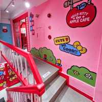 粉絲必朝聖！Hello Kitty Apple Cafe 韓國首爾明洞